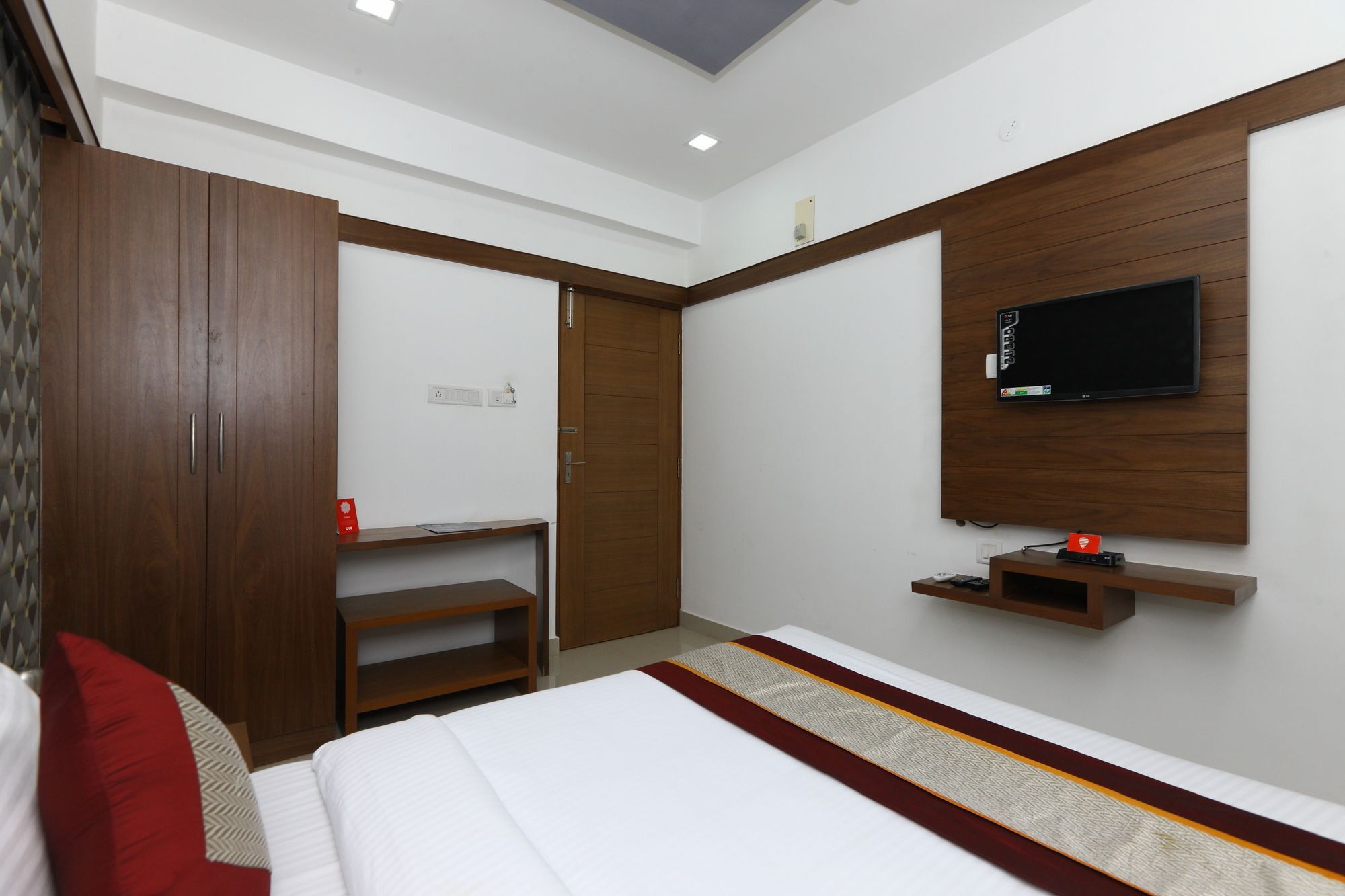 Отель Oyo 6626 Khaleej Residency Ченнаи Экстерьер фото