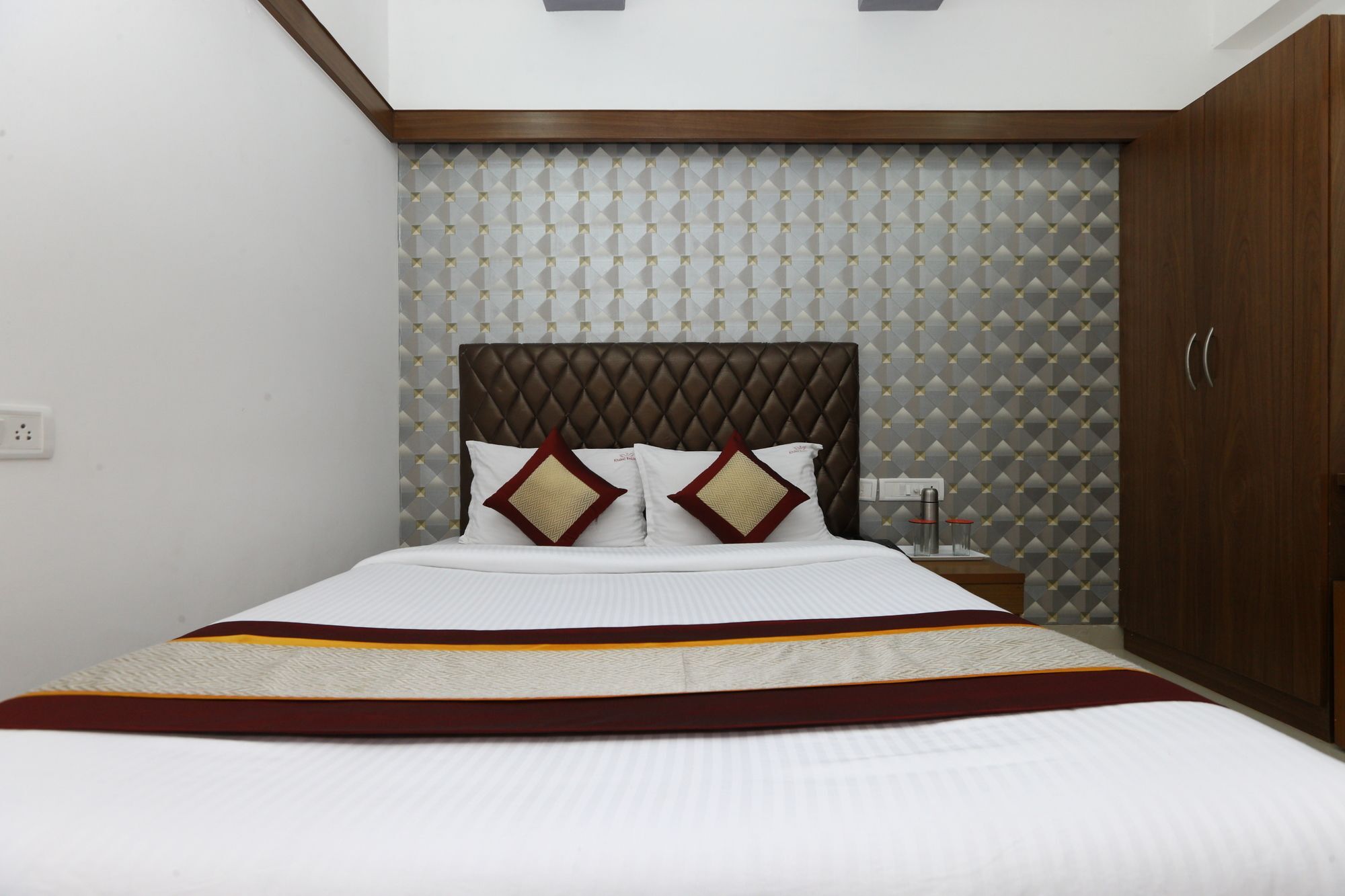 Отель Oyo 6626 Khaleej Residency Ченнаи Экстерьер фото