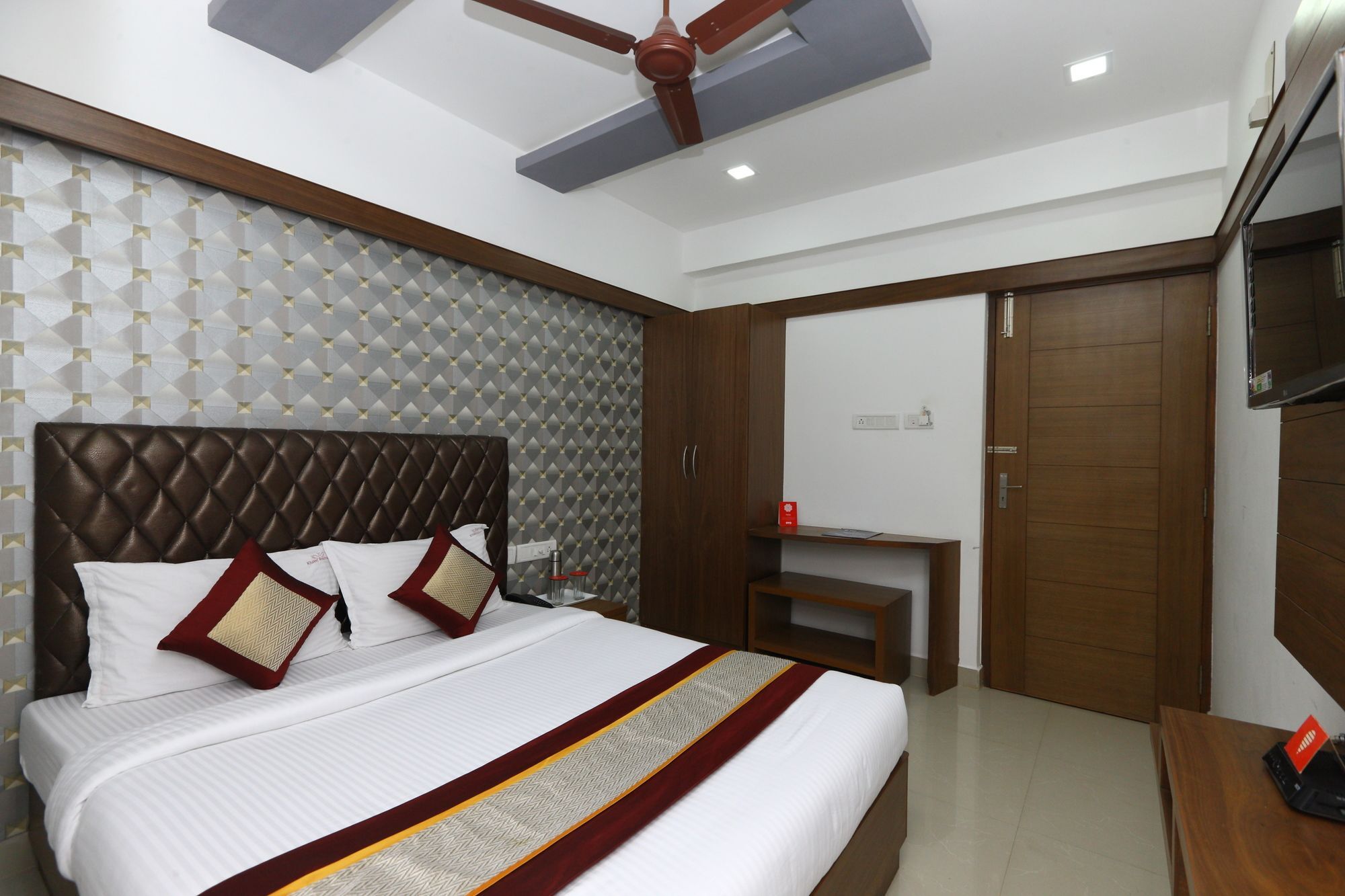 Отель Oyo 6626 Khaleej Residency Ченнаи Экстерьер фото