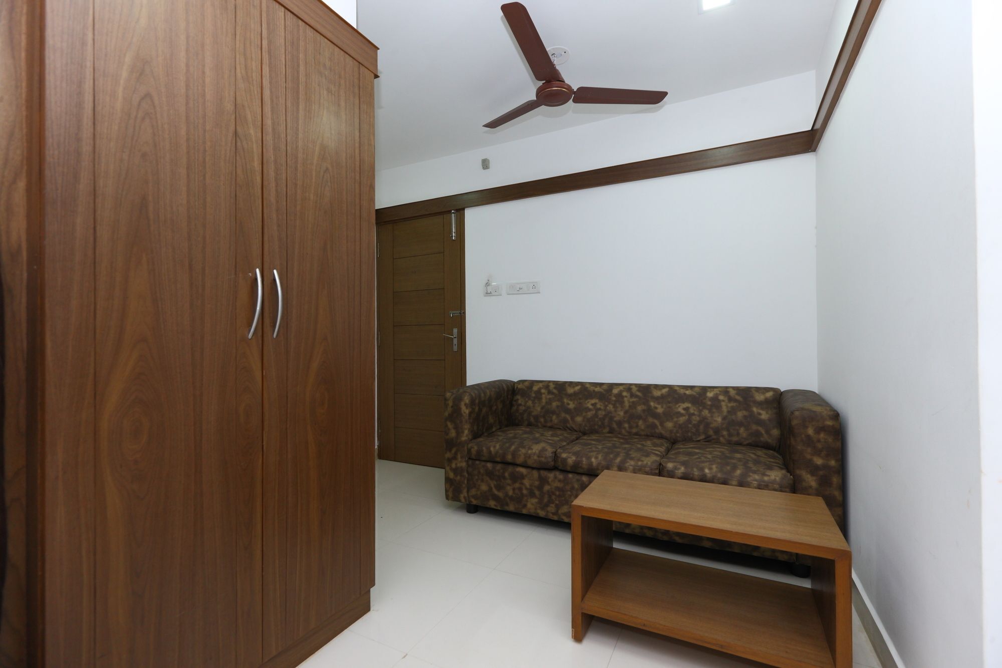 Отель Oyo 6626 Khaleej Residency Ченнаи Экстерьер фото